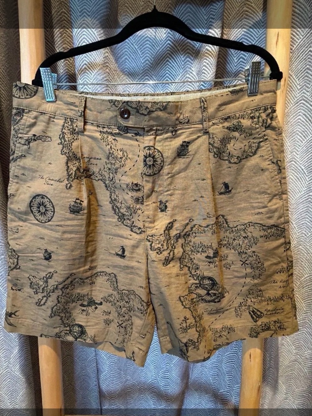Banana Republic Men’s Tan Map-Print Shorts 34W